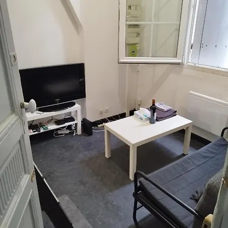 Petit Studio Idealement Place!